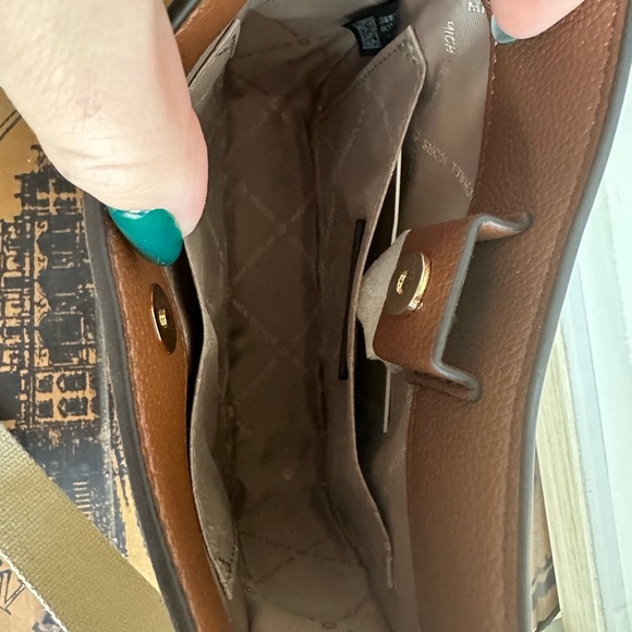 Michael Kors - Briley Small Logo Messenger Bag - NWT - Picture 7 of 8